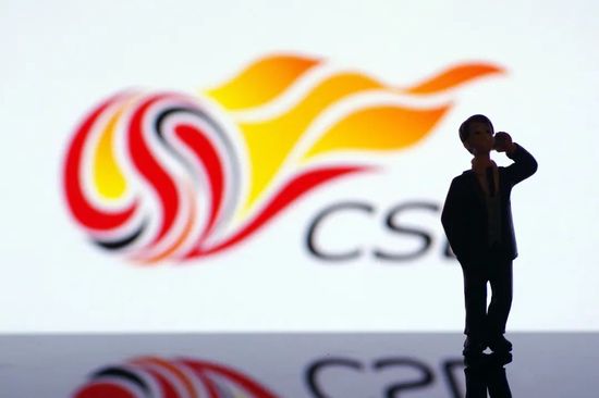 美女露出尿口让男人捅